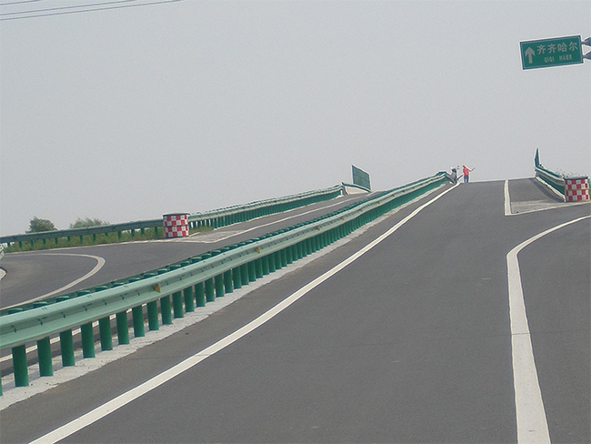 杭州高速公路护栏的材质与规格