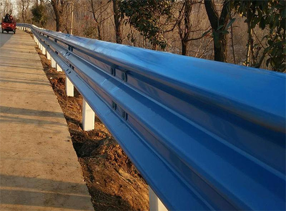 杭州公路波形护栏板的优点